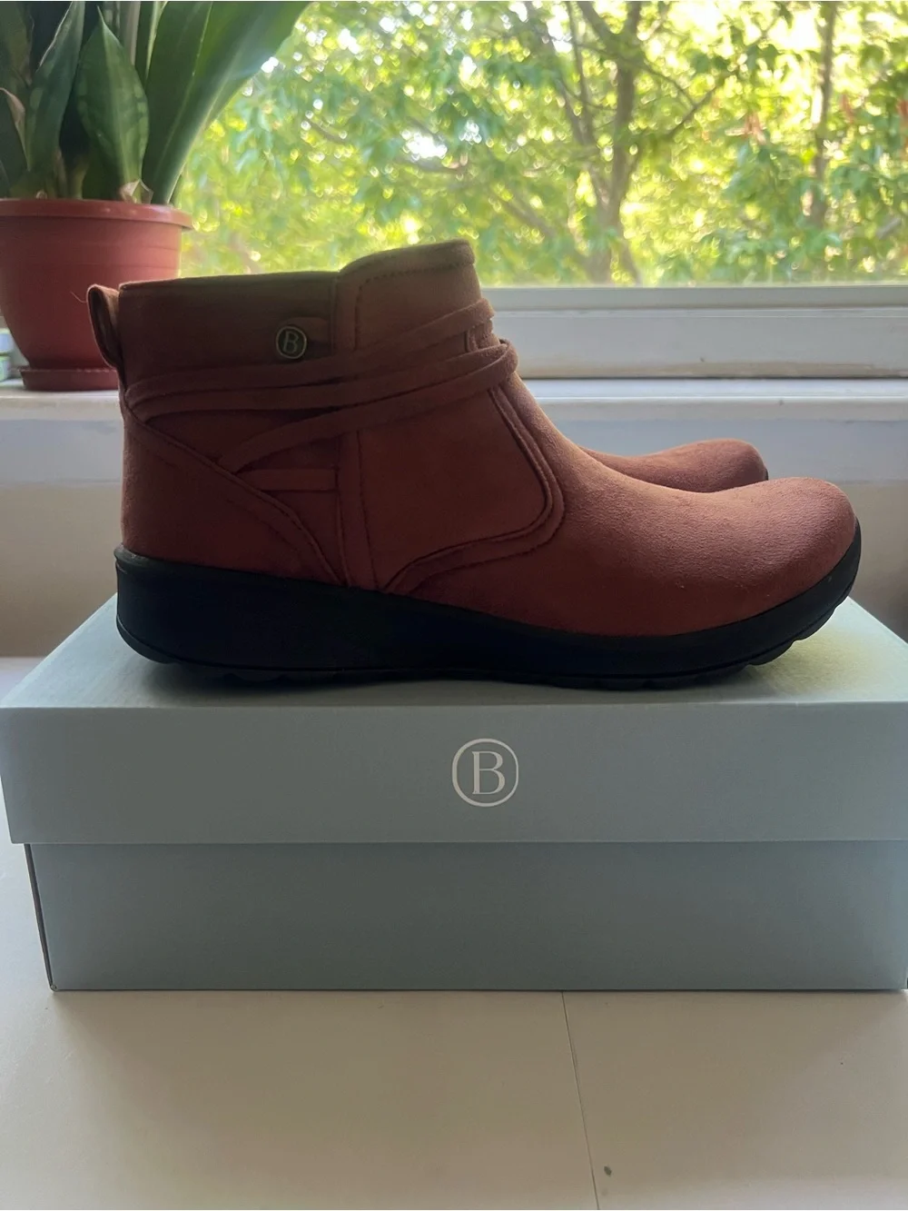 LifeStride Guest Women's Microfiber Zip Ankle Boots